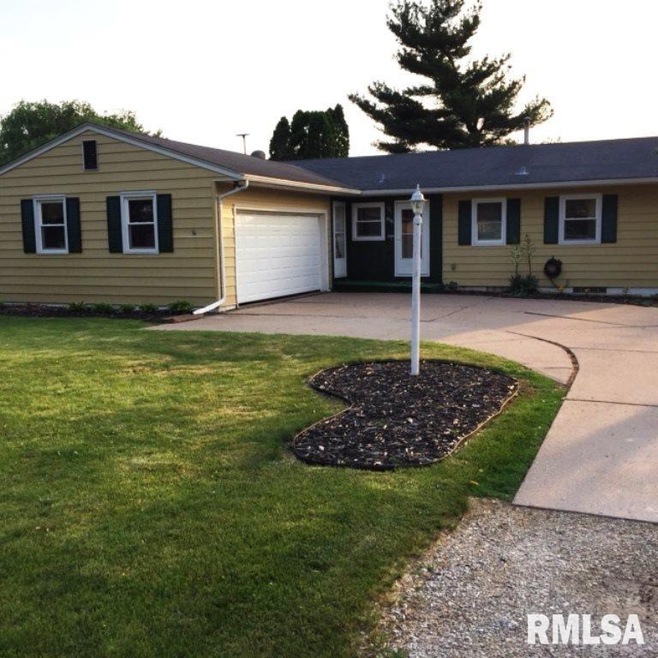 4310 N Hancock Ave, Davenport, IA 52806 - photo 1