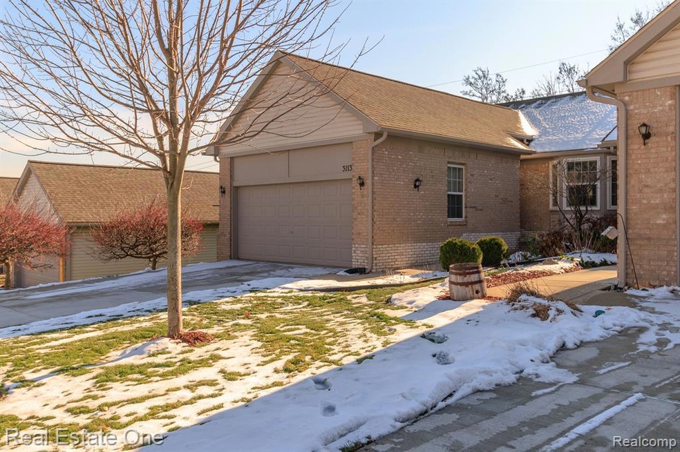 WELCOME HOME!! End unit condo...