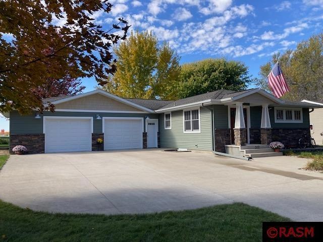 317 317 Hollywood Ave, New Ulm, MN 56073 - photo 1