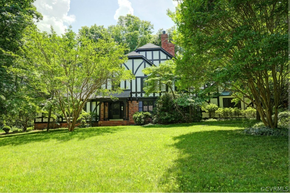 Welcome to 13720 Hailsham Circle! This elegant Tud