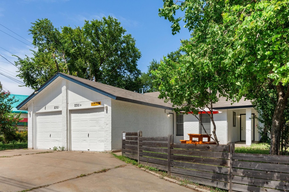 1 care garage on both sides, fenced front yard