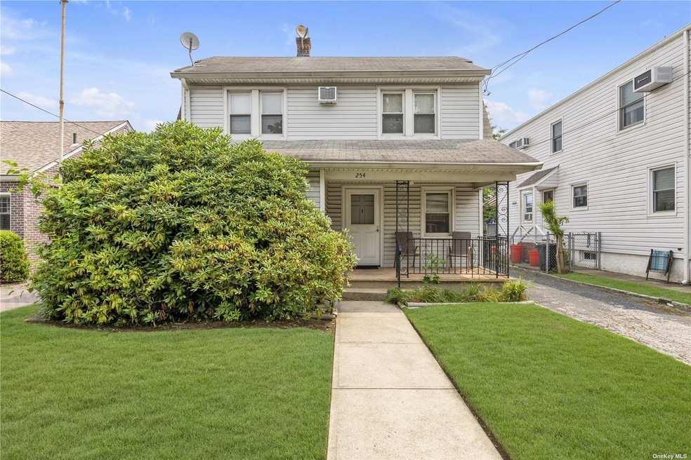 254 Wardwell Rd, Mineola, NY 11501 - photo 1