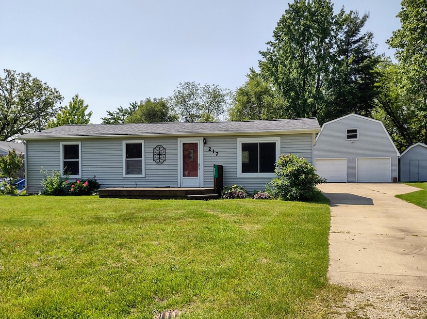 217 Creekview Dr, Battle Creek, MI 49037 - photo 1