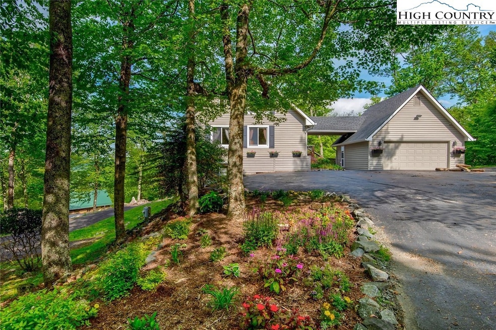 Stunning views of Grandfather from this extensivel