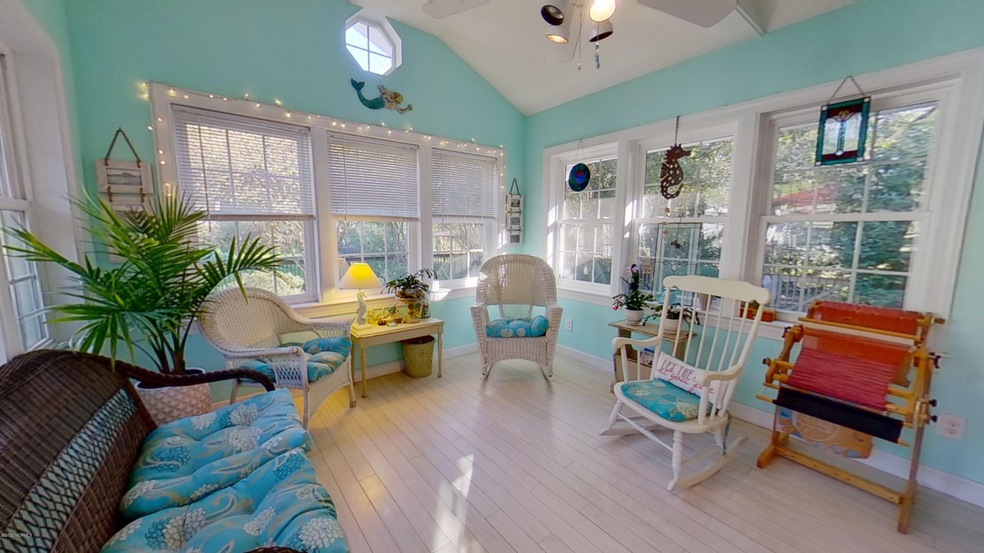 504 S Bickett St, Burgaw, NC 28425 - photo 1