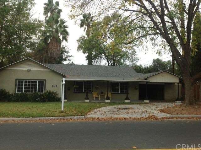 Gorgeous curb appeal!