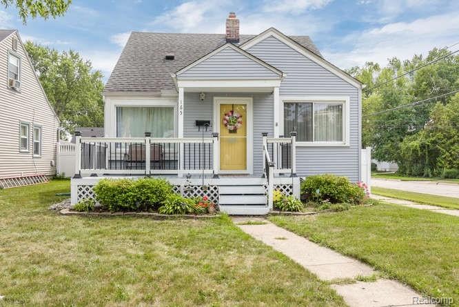 165 Charlevoix St, Clawson, MI 48017 |
