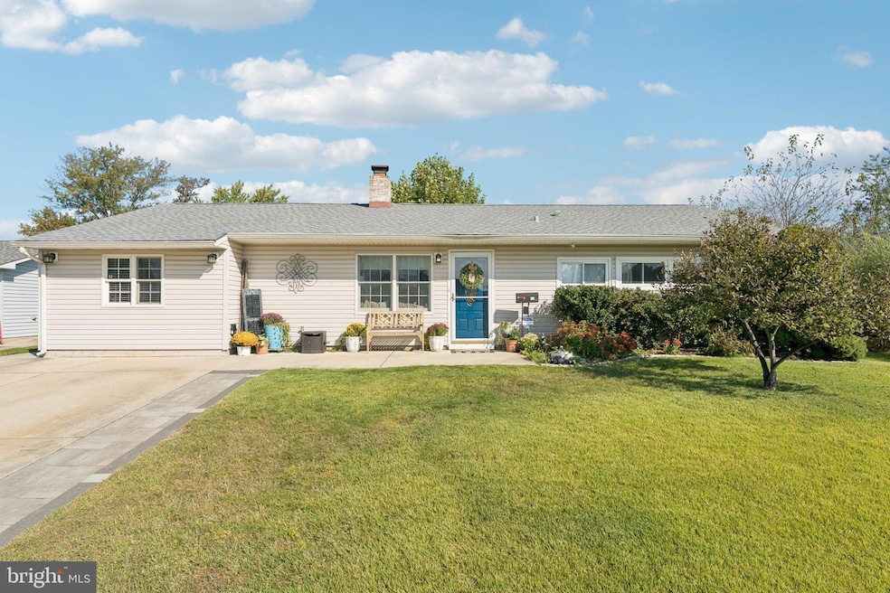 11 Stream Ln, Levittown, PA 19055 - photo 1