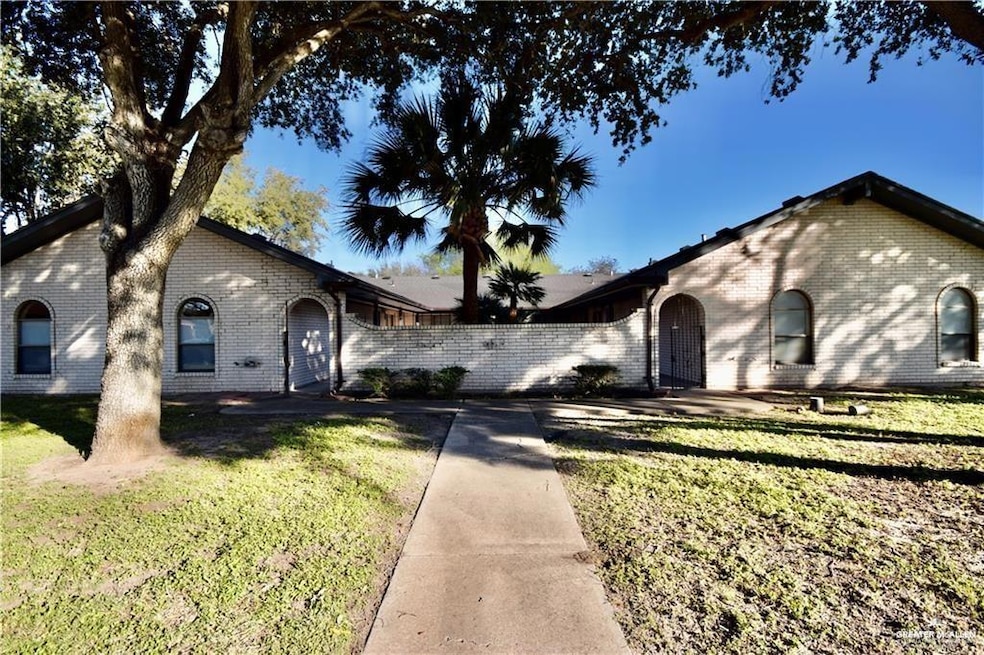 Single story home featuring brick siding and a front lawn