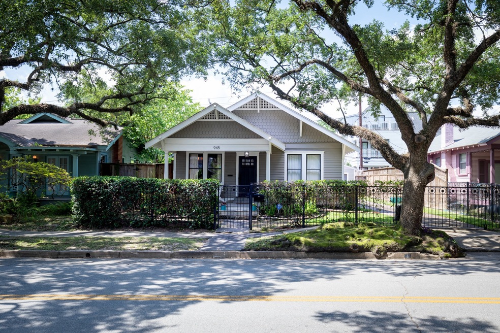 945 Bayland Ave, Houston, TX 77009 - photo 1
