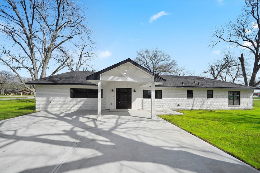 1419 Farr St, Waller, TX 77484 - photo 1