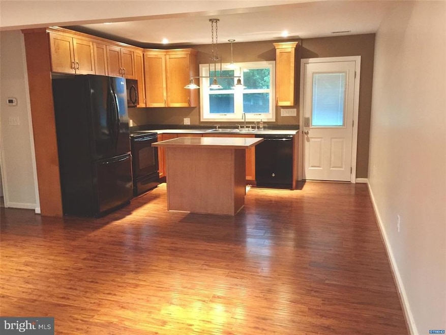 1008 E Willow Run Dr, Wilmington, DE 19805 - photo 1