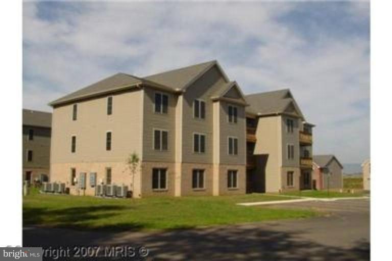750 Bassett Dr unit 3D, Chambersburg, PA 17201 - photo 1