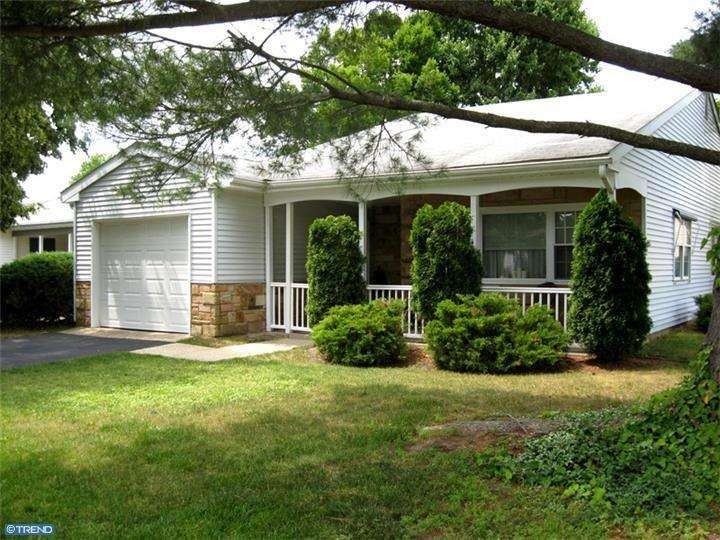 2 Thornbury Place, Southampton, NJ 08088 - photo 1