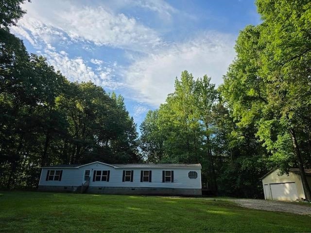 Manufactured / mobile home with a front lawn