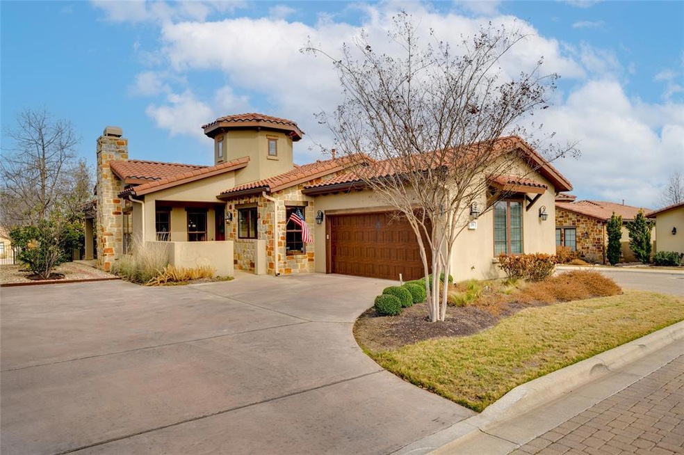 Beautiful fully detached (no shared walls) villa i