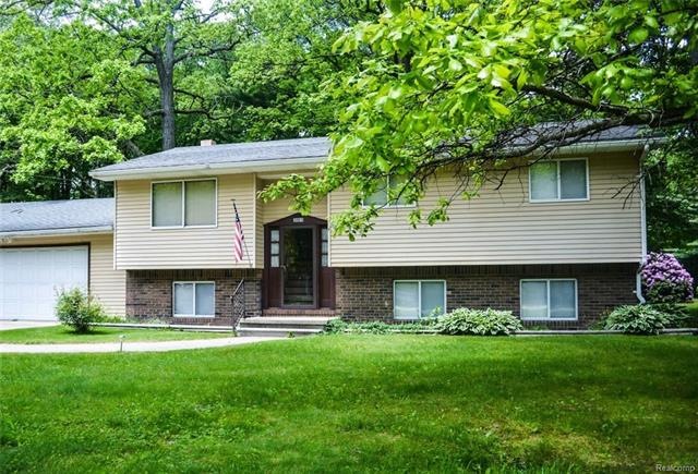 3105 Negaunee Ct, North Street, MI 48049 - photo 1