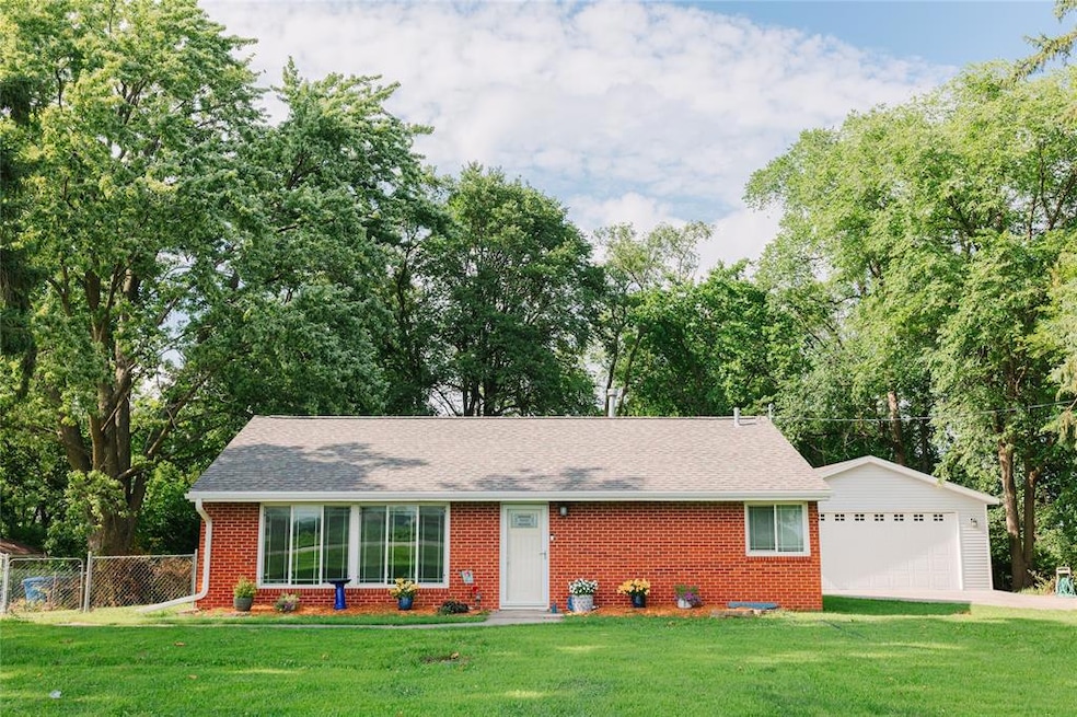 2660 E Payton Ave, Des Moines, IA 50320 - photo 1