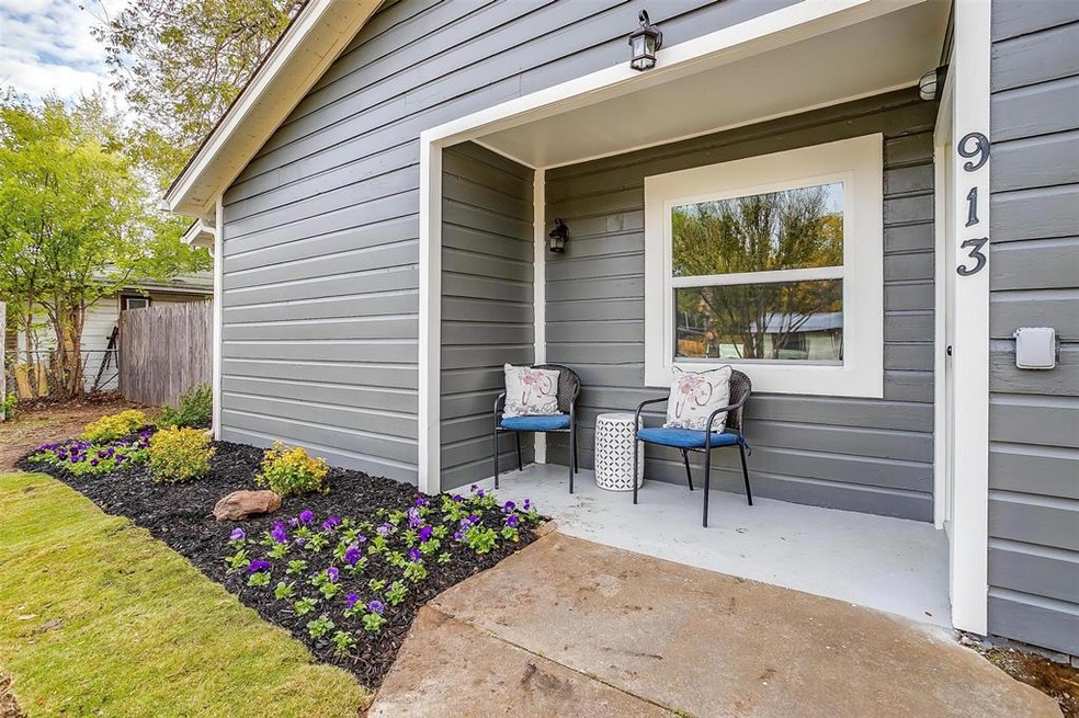 913 Turner St, Cleburne, TX 76033 - photo 1