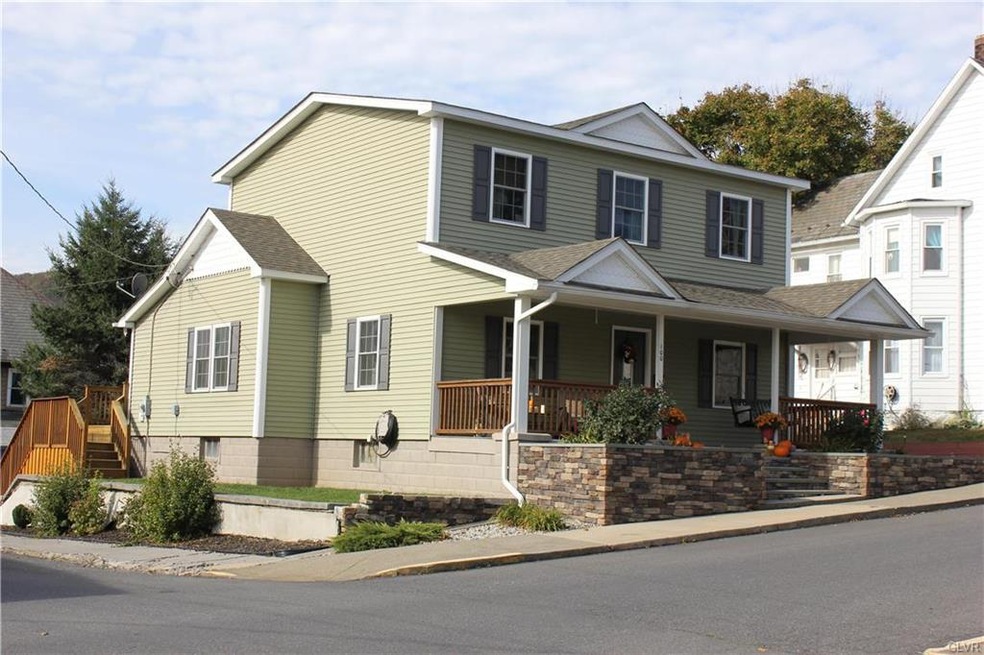 100 N Lobb Ave, Pen Argyl, PA 18072 - photo 1