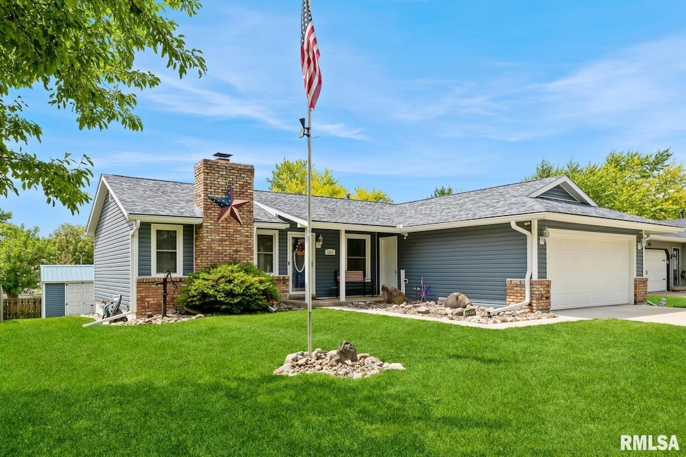 1511 W 48th St, Davenport, IA 52806 - photo 1