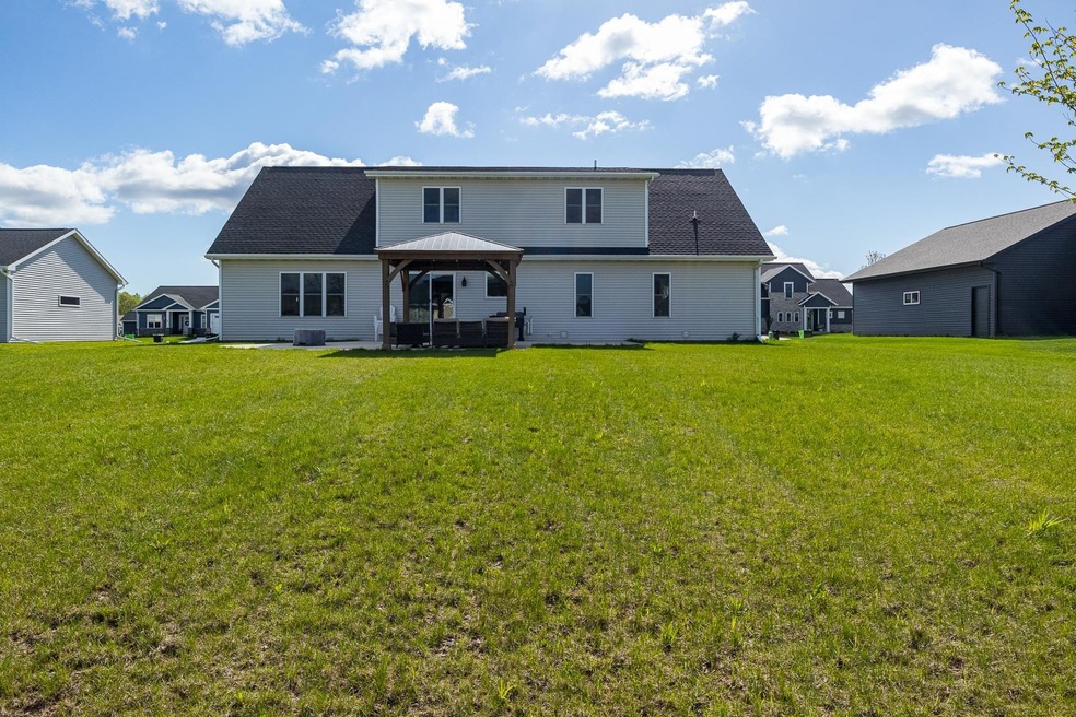 N9363 Touchdown Dr, Appleton, WI 54915 - photo 1