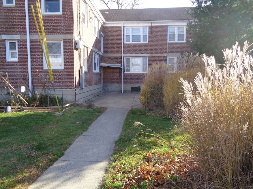 127 Canaan Ct unit 13 Building 82, Stratford, CT 06614 - photo 1