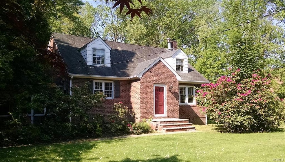 165 Oak Tree Rd, Tappan, NY 10983 - photo 1