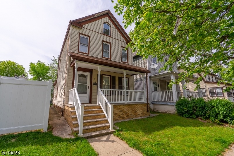 972 Thorn St, Rahway, NJ 07065 - photo 1