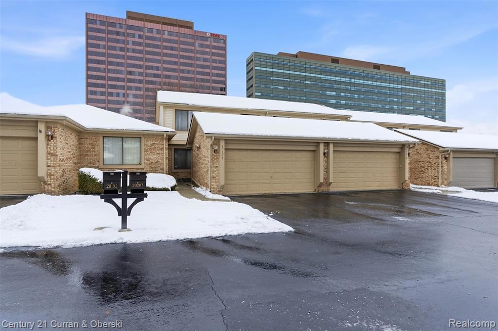 20207 Evergreen Meadows Rd, Southfield, MI 48076 - photo 1