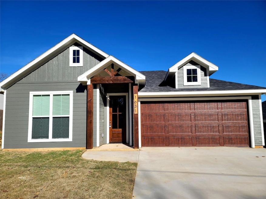 1631 W Elm St, Denison, TX 75020 - photo 1