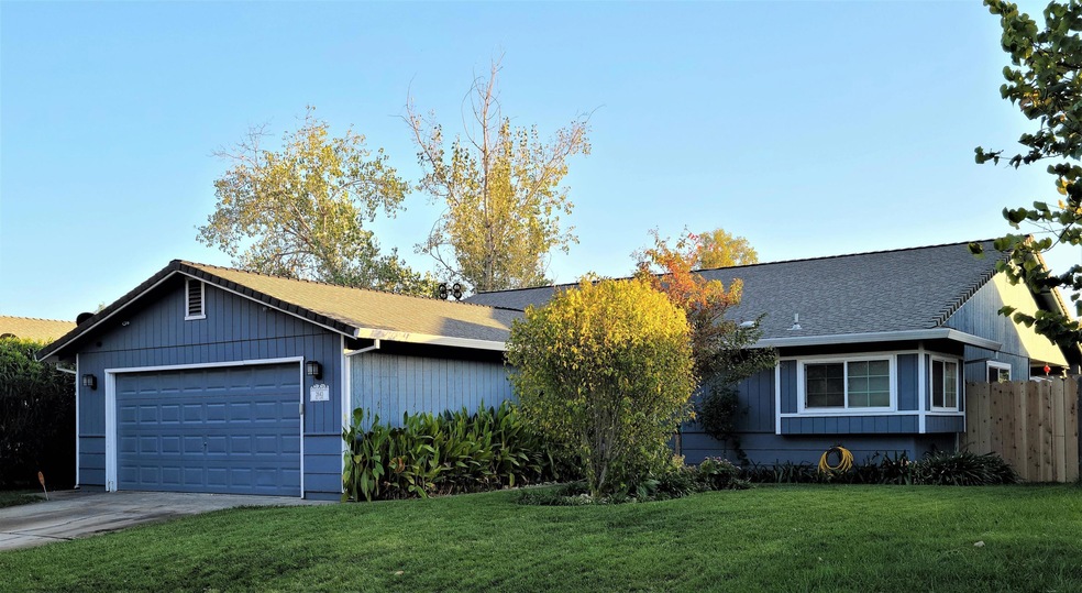 2643 Ely Ln Front Fall