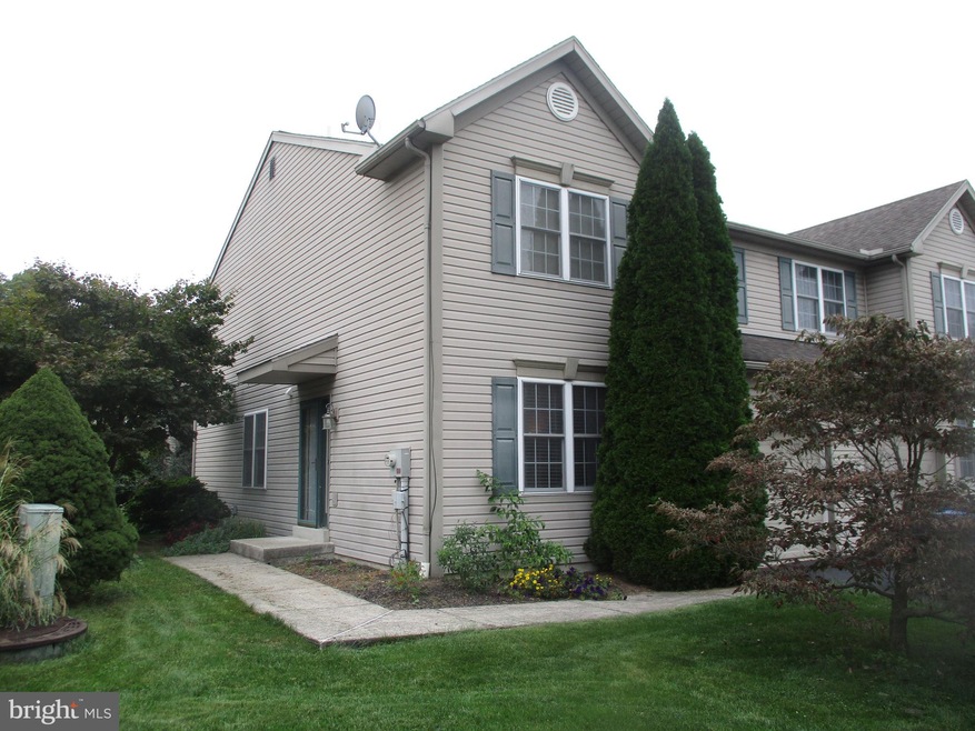 526 Frederick St, Reading, PA 19608 - photo 1
