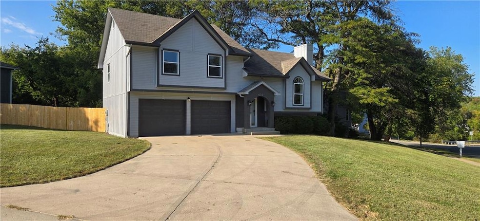 632 NE Bristol Dr, Lees Summit, MO 64086 - photo 1