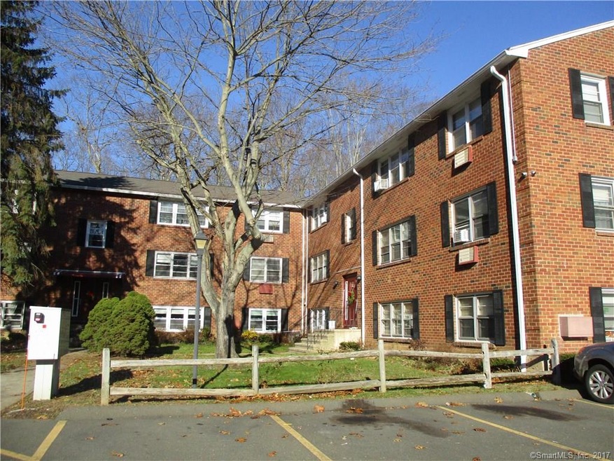 56 Briarwood Ln unit D, Branford, CT 06405 - photo 1