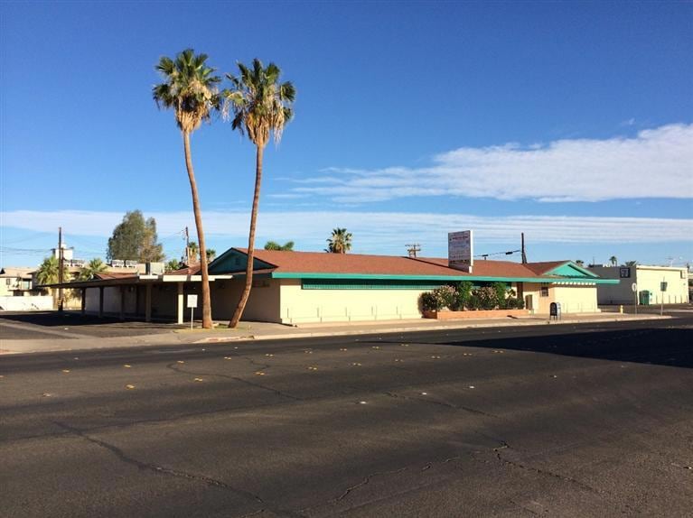 380 N 8th St, El Centro, CA 92243 - photo 1