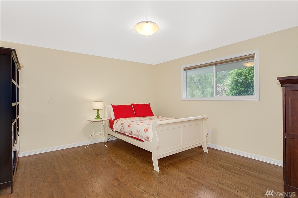 8905 SE 56th St, Mercer Island, WA 98040 - photo 1