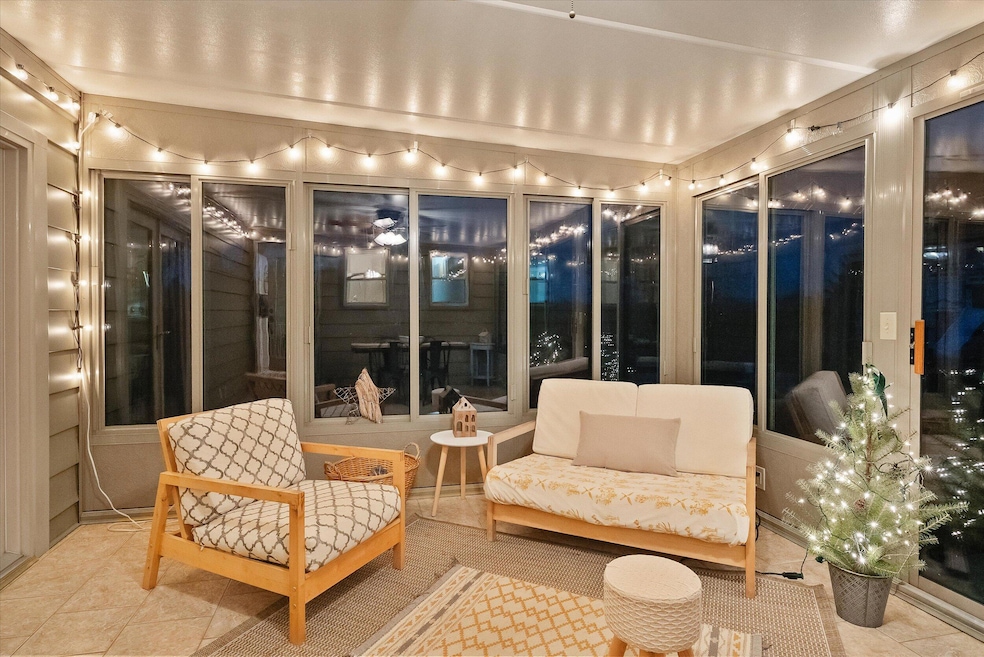 W282N6654 Meadowlark Ln, Hartland, WI 53029 - photo 1