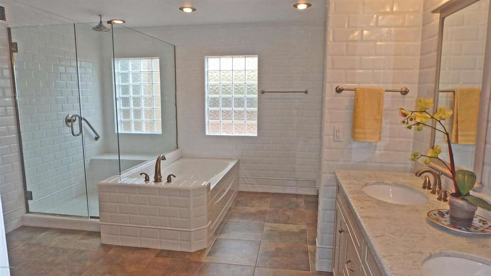 Master Bath  A.JPG