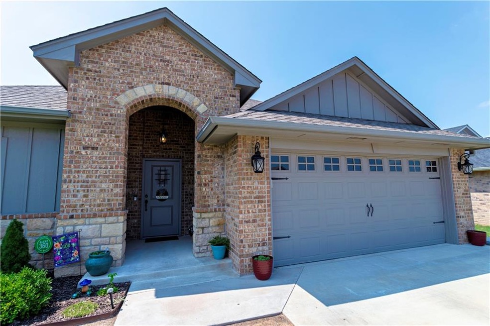 1917 Glenbrook Dr, Shawnee, OK 74804 - photo 1