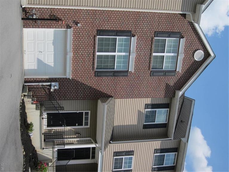 5196 Spring Ridge Dr E, Macungie, PA 18062 - photo 1