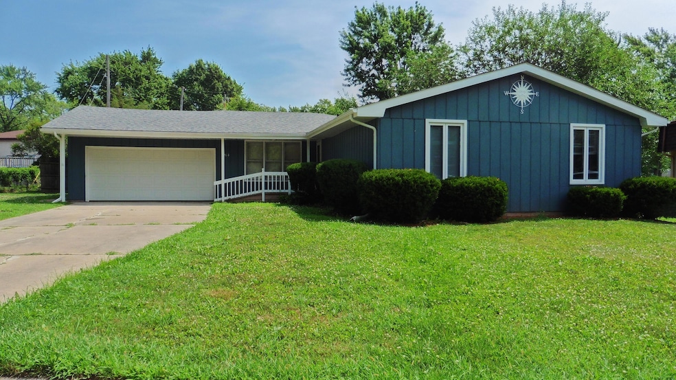 914 Pettibone St, Crown Point, IN 46307 - photo 1