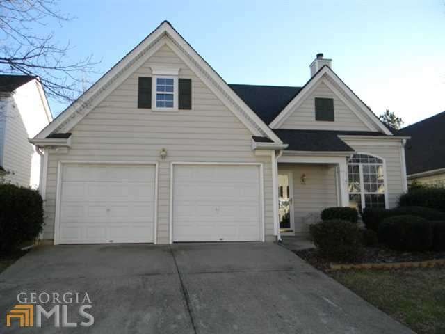 Beautiful Traditional townhome w/ level yard