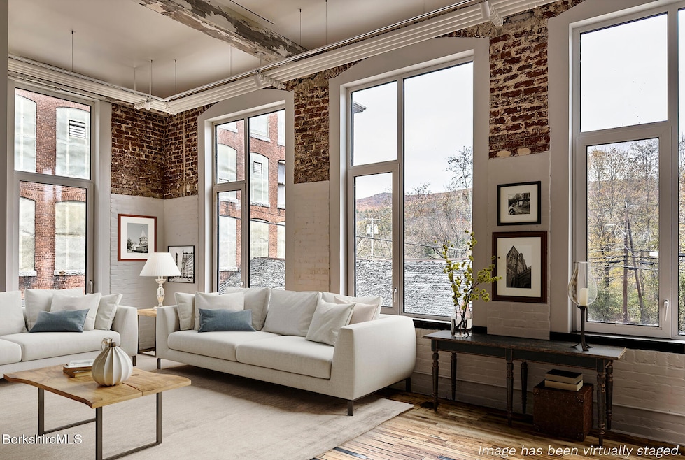 Linving Area - Corner Loft