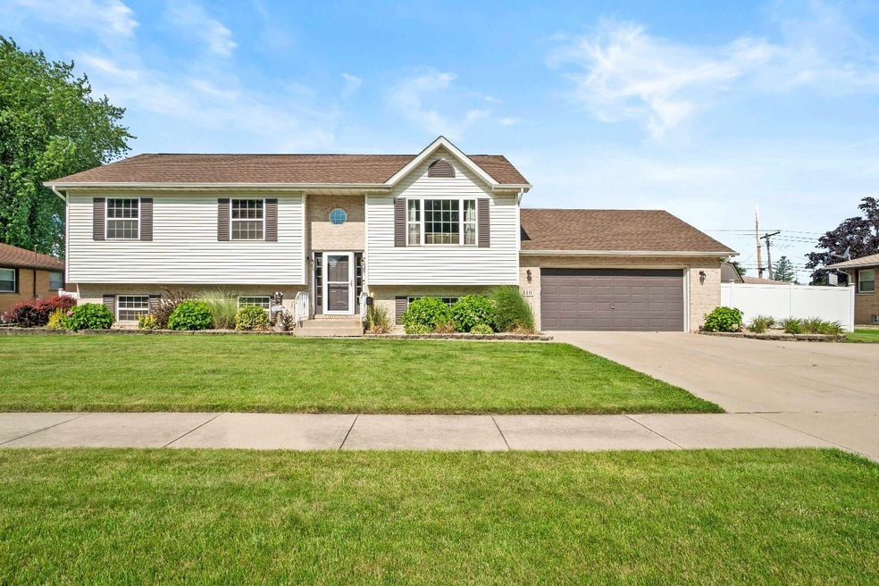 810 N Cline Ave, Griffith, IN 46319 - photo 1