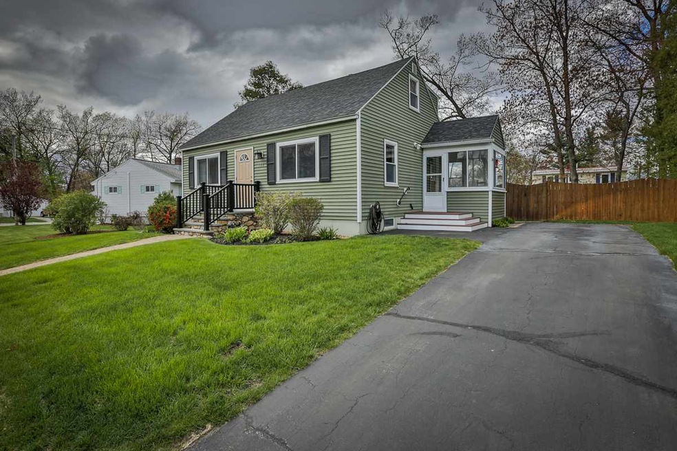 140 Theresa Ct, Manchester, NH 03103 - photo 1