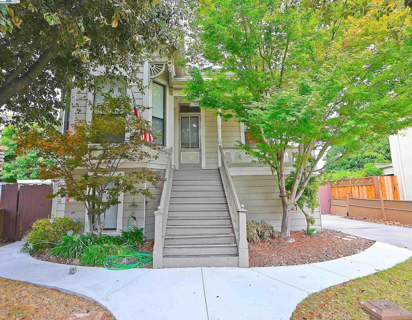 For Sale $1,048,000 • Co-Listing Agent