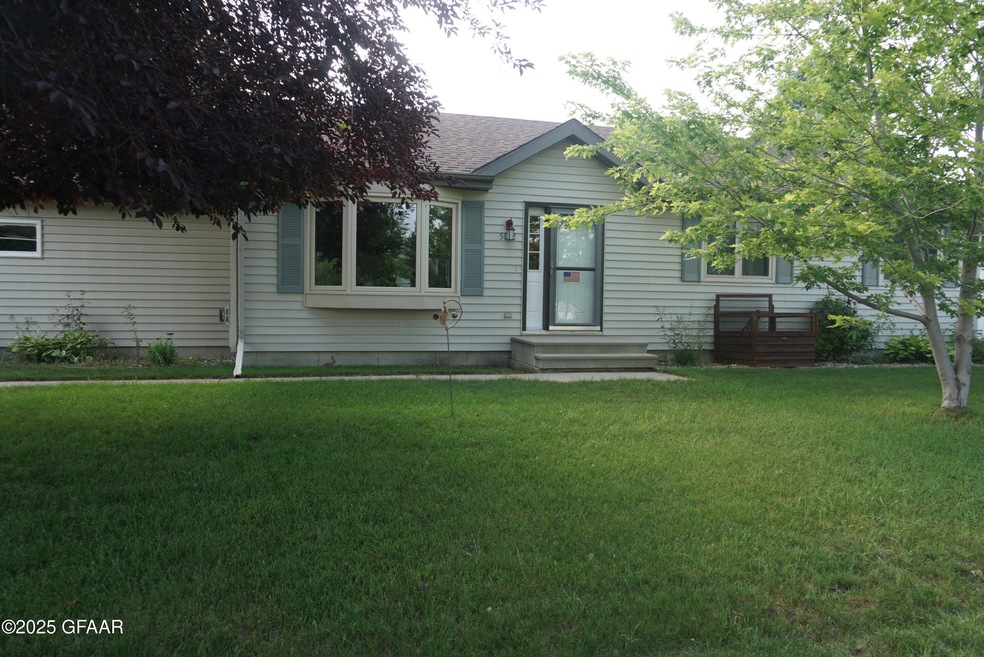 5102 9th Ave N, Grand Forks, ND 58203 - photo 1