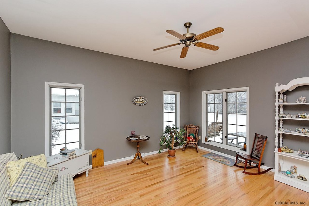 4 Robert Ln, Rensselaer, NY 12144 - photo 1