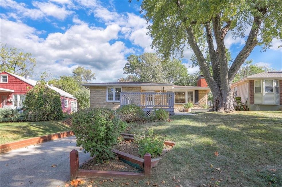 909 S Appleton Ave, Independence, MO 64054 - photo 1